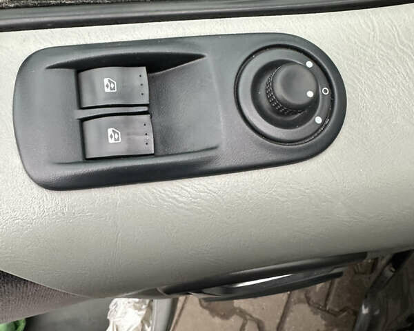 Чорний Рено Трафік, об'ємом двигуна 2.46 л та пробігом 207 тис. км за 12600 $, фото 23 на Automoto.ua