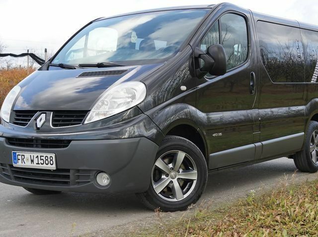 Черный Рено Трафик, объемом двигателя 2 л и пробегом 192 тыс. км за 8200 $, фото 4 на Automoto.ua