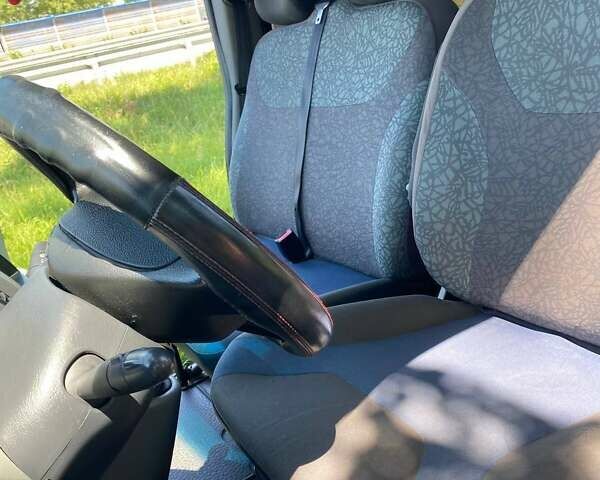Черный Рено Трафик, объемом двигателя 2 л и пробегом 275 тыс. км за 13350 $, фото 3 на Automoto.ua
