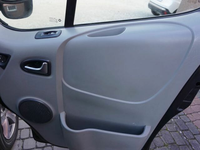 Черный Рено Трафик, объемом двигателя 2 л и пробегом 192 тыс. км за 8200 $, фото 23 на Automoto.ua