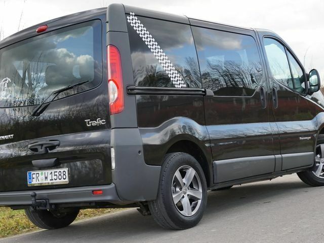 Черный Рено Трафик, объемом двигателя 2 л и пробегом 192 тыс. км за 8200 $, фото 5 на Automoto.ua