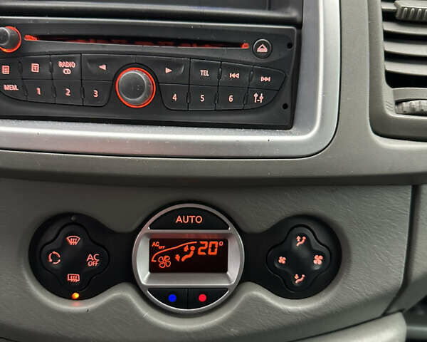 Чорний Рено Трафік, об'ємом двигуна 2.46 л та пробігом 207 тис. км за 12600 $, фото 11 на Automoto.ua