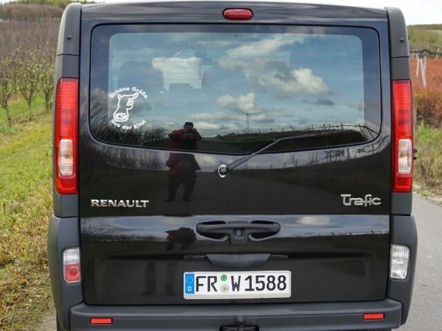Черный Рено Трафик, объемом двигателя 2 л и пробегом 192 тыс. км за 8200 $, фото 7 на Automoto.ua