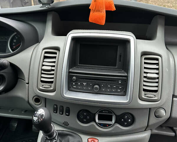 Чорний Рено Трафік, об'ємом двигуна 2.46 л та пробігом 207 тис. км за 12600 $, фото 25 на Automoto.ua