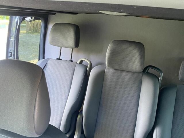 Чорний Рено Трафік, об'ємом двигуна 2 л та пробігом 360 тис. км за 9700 $, фото 6 на Automoto.ua