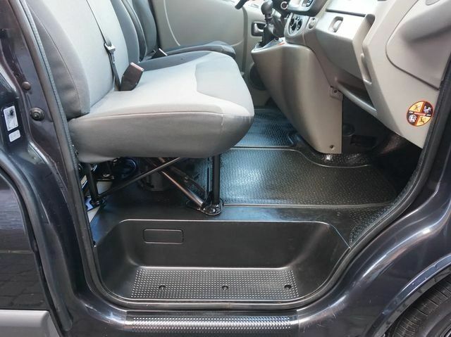 Черный Рено Трафик, объемом двигателя 2 л и пробегом 192 тыс. км за 8200 $, фото 17 на Automoto.ua