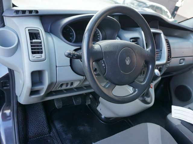 Черный Рено Трафик, объемом двигателя 2 л и пробегом 192 тыс. км за 8200 $, фото 22 на Automoto.ua