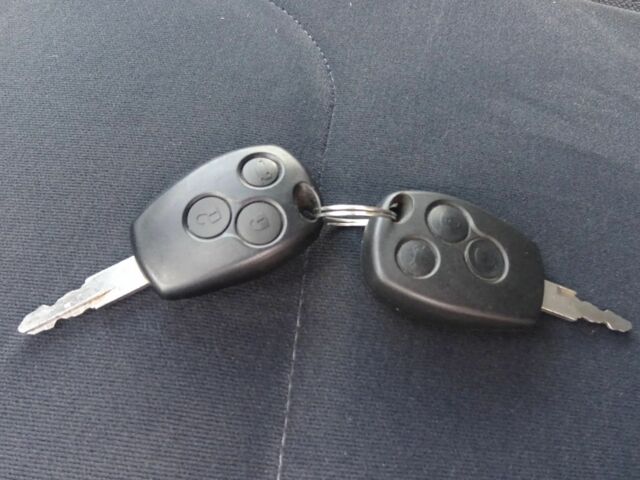 Рено Трафик 2011 в Николаеве на Automoto.ua Черный Рено Трафик, объемом двигателя 2 л и пробегом 256 тыс. км за 8200 $, фото 16 на Automoto.ua