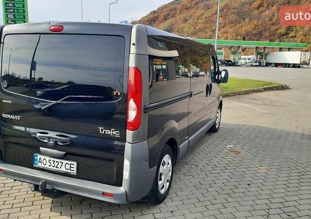 Черный Рено Трафик, объемом двигателя 2 л и пробегом 165 тыс. км за 15473 $, фото 2 на Automoto.ua