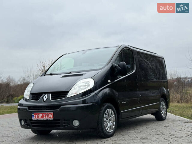 Черный Рено Трафик, объемом двигателя 2.5 л и пробегом 256 тыс. км за 14500 $, фото 2 на Automoto.ua