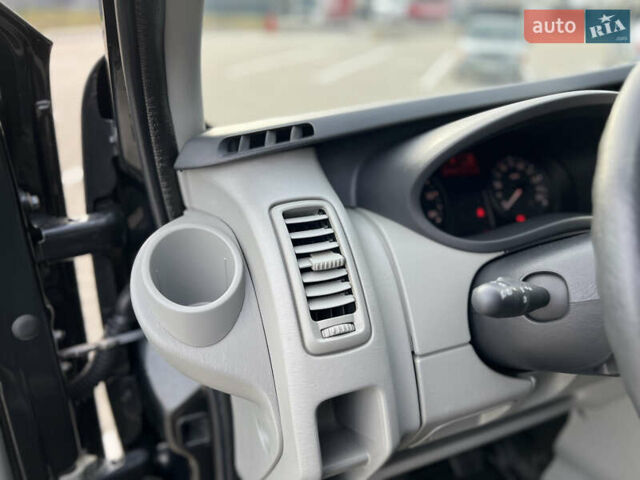 Черный Рено Трафик, объемом двигателя 2 л и пробегом 159 тыс. км за 15100 $, фото 41 на Automoto.ua