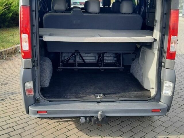 Черный Рено Трафик, объемом двигателя 2 л и пробегом 165 тыс. км за 15473 $, фото 5 на Automoto.ua