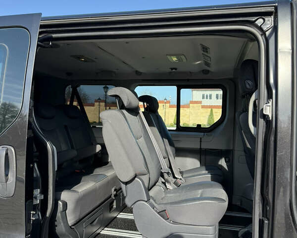Черный Рено Трафик, объемом двигателя 2.5 л и пробегом 216 тыс. км за 16900 $, фото 45 на Automoto.ua