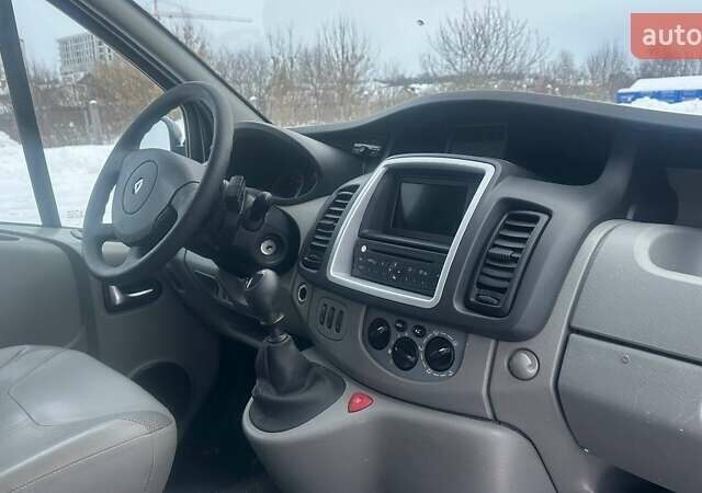 Черный Рено Трафик, объемом двигателя 2.5 л и пробегом 195 тыс. км за 14300 $, фото 11 на Automoto.ua