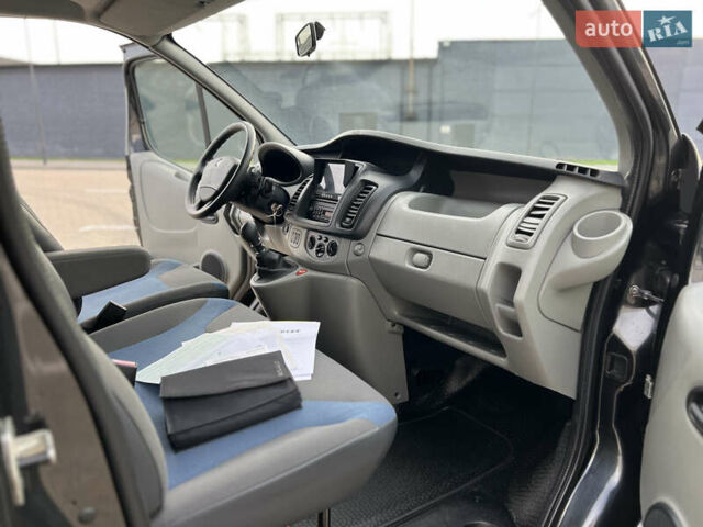 Черный Рено Трафик, объемом двигателя 2 л и пробегом 159 тыс. км за 15100 $, фото 51 на Automoto.ua