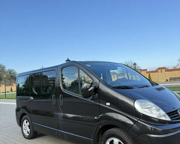 Черный Рено Трафик, объемом двигателя 2.5 л и пробегом 216 тыс. км за 16900 $, фото 4 на Automoto.ua
