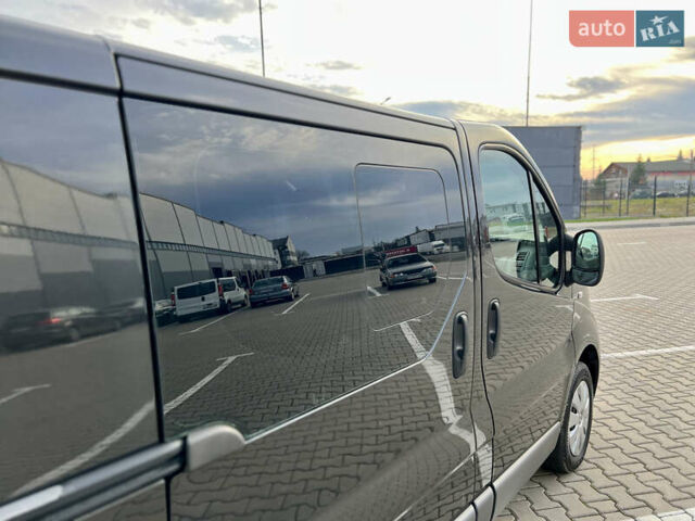 Черный Рено Трафик, объемом двигателя 2 л и пробегом 159 тыс. км за 15100 $, фото 32 на Automoto.ua