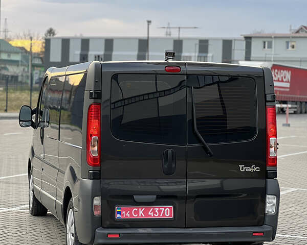 Черный Рено Трафик, объемом двигателя 2 л и пробегом 159 тыс. км за 15100 $, фото 85 на Automoto.ua