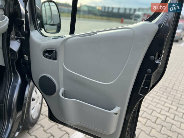 Черный Рено Трафик, объемом двигателя 2 л и пробегом 159 тыс. км за 15100 $, фото 52 на Automoto.ua