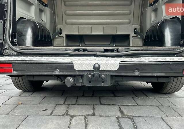 Черный Рено Трафик, объемом двигателя 2 л и пробегом 237 тыс. км за 13600 $, фото 13 на Automoto.ua