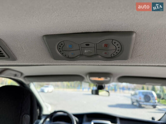 Черный Рено Трафик, объемом двигателя 2.5 л и пробегом 216 тыс. км за 16900 $, фото 40 на Automoto.ua