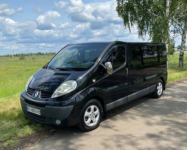 Черный Рено Трафик, объемом двигателя 2 л и пробегом 263 тыс. км за 14999 $, фото 1 на Automoto.ua