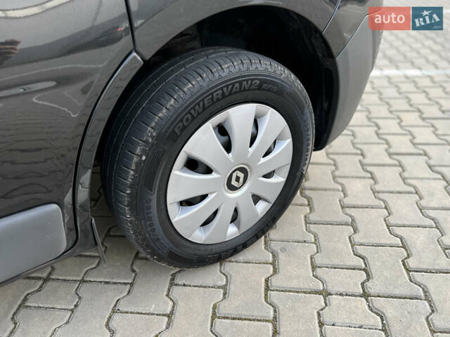 Черный Рено Трафик, объемом двигателя 2 л и пробегом 159 тыс. км за 15100 $, фото 35 на Automoto.ua