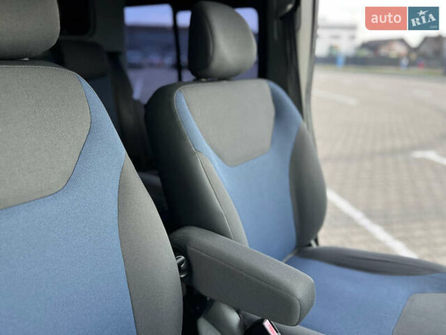 Черный Рено Трафик, объемом двигателя 2 л и пробегом 159 тыс. км за 15100 $, фото 59 на Automoto.ua