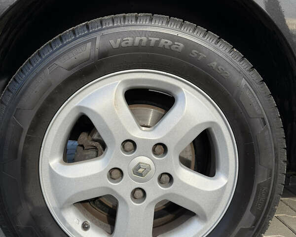 Черный Рено Трафик, объемом двигателя 2.5 л и пробегом 216 тыс. км за 16900 $, фото 17 на Automoto.ua