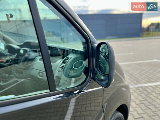 Черный Рено Трафик, объемом двигателя 2 л и пробегом 159 тыс. км за 15100 $, фото 34 на Automoto.ua