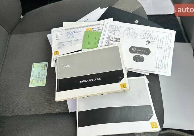 Черный Рено Трафик, объемом двигателя 2 л и пробегом 237 тыс. км за 13600 $, фото 10 на Automoto.ua