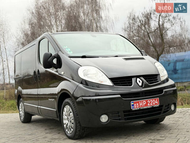 Черный Рено Трафик, объемом двигателя 2.5 л и пробегом 256 тыс. км за 14500 $, фото 4 на Automoto.ua