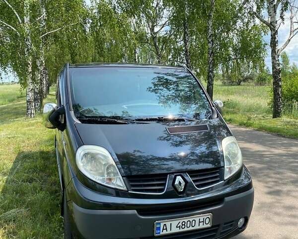 Черный Рено Трафик, объемом двигателя 2 л и пробегом 263 тыс. км за 14999 $, фото 2 на Automoto.ua