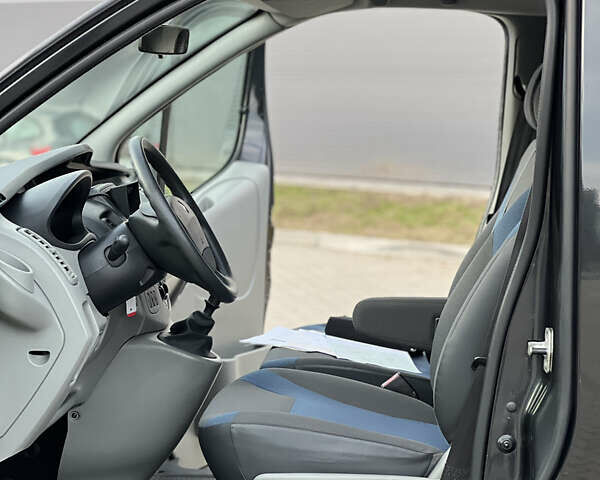 Черный Рено Трафик, объемом двигателя 2 л и пробегом 159 тыс. км за 15100 $, фото 80 на Automoto.ua