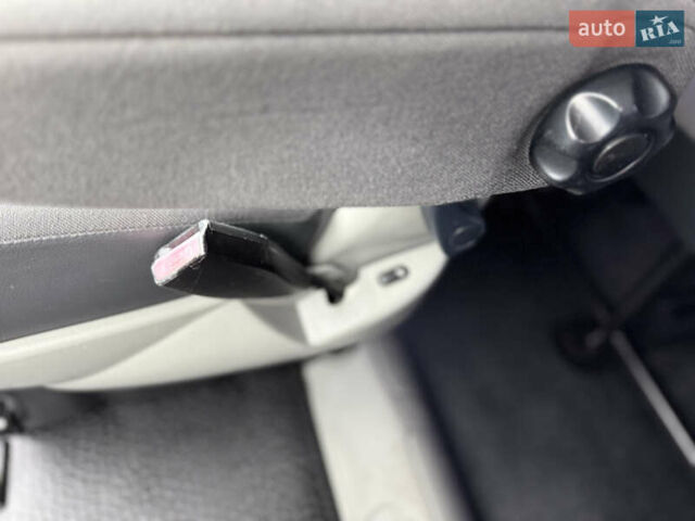 Черный Рено Трафик, объемом двигателя 2.5 л и пробегом 256 тыс. км за 14500 $, фото 14 на Automoto.ua