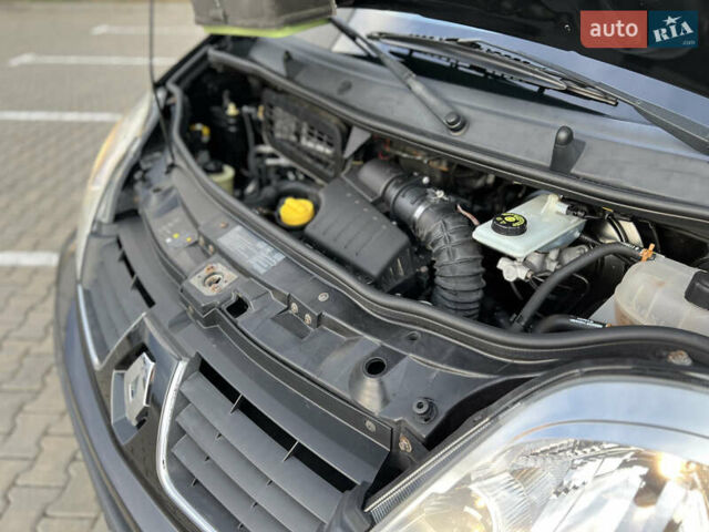 Черный Рено Трафик, объемом двигателя 2 л и пробегом 159 тыс. км за 15100 $, фото 71 на Automoto.ua