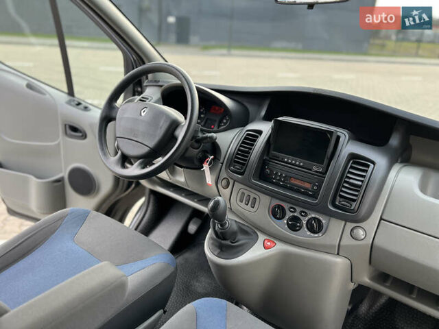 Черный Рено Трафик, объемом двигателя 2 л и пробегом 159 тыс. км за 15100 $, фото 63 на Automoto.ua