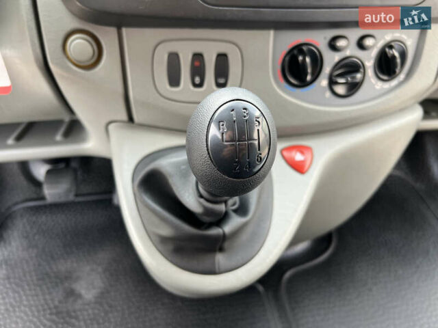 Черный Рено Трафик, объемом двигателя 2 л и пробегом 159 тыс. км за 15100 $, фото 44 на Automoto.ua