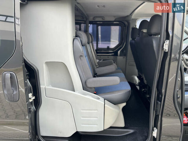 Черный Рено Трафик, объемом двигателя 2 л и пробегом 159 тыс. км за 15100 $, фото 61 на Automoto.ua