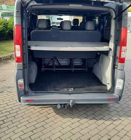 Черный Рено Трафик, объемом двигателя 2 л и пробегом 165 тыс. км за 15473 $, фото 3 на Automoto.ua