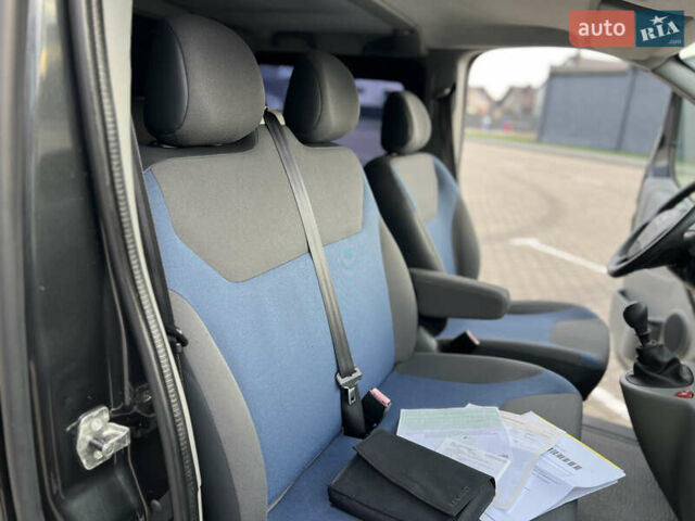 Черный Рено Трафик, объемом двигателя 2 л и пробегом 159 тыс. км за 15100 $, фото 60 на Automoto.ua