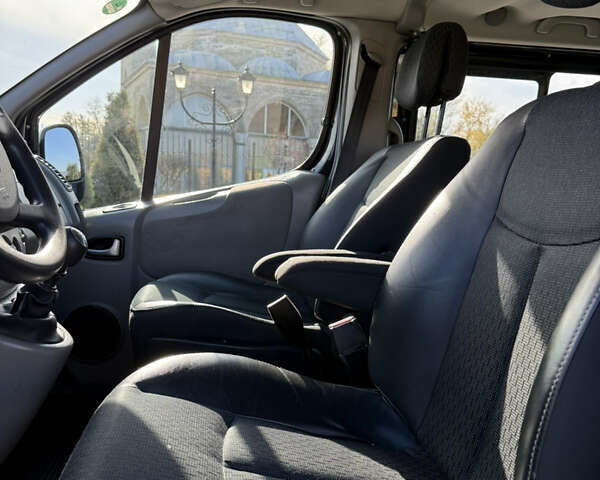 Черный Рено Трафик, объемом двигателя 2.5 л и пробегом 216 тыс. км за 16900 $, фото 30 на Automoto.ua