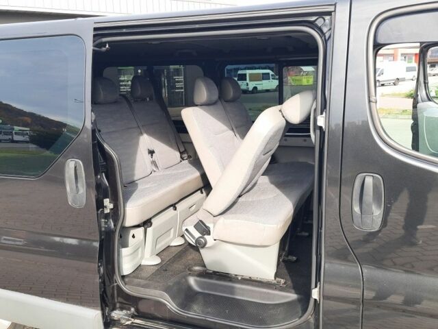 Черный Рено Трафик, объемом двигателя 2 л и пробегом 165 тыс. км за 15473 $, фото 7 на Automoto.ua