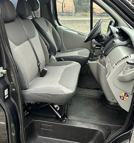 Черный Рено Трафик, объемом двигателя 2 л и пробегом 276 тыс. км за 12800 $, фото 11 на Automoto.ua