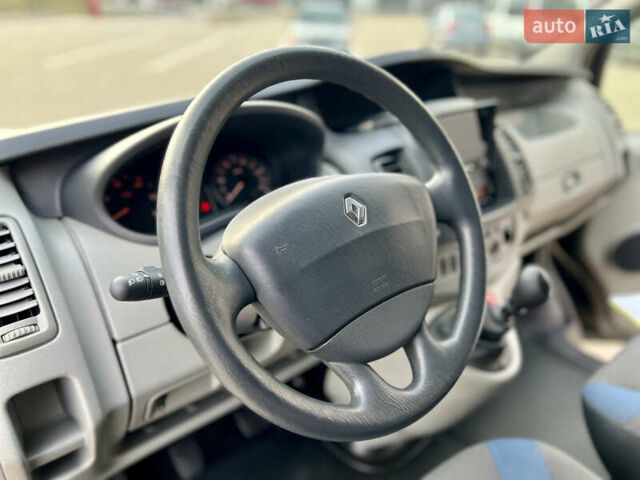Черный Рено Трафик, объемом двигателя 2 л и пробегом 159 тыс. км за 15100 $, фото 42 на Automoto.ua