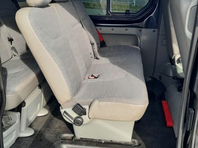 Черный Рено Трафик, объемом двигателя 2 л и пробегом 165 тыс. км за 15473 $, фото 6 на Automoto.ua