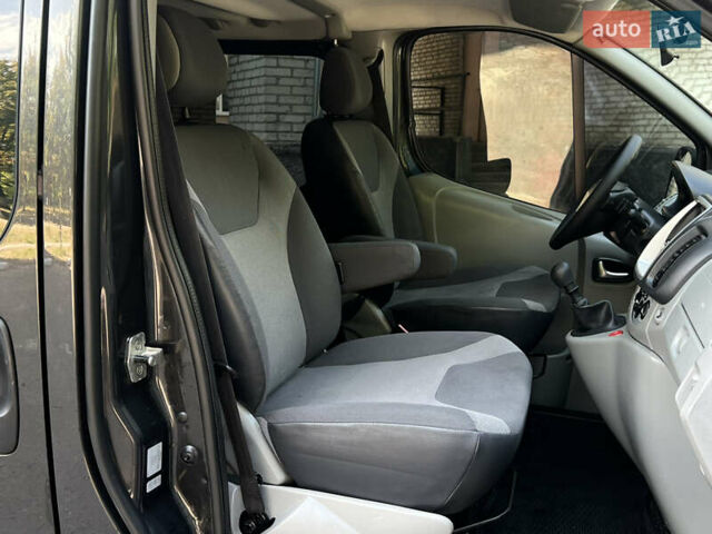 Черный Рено Трафик, объемом двигателя 2.5 л и пробегом 316 тыс. км за 14750 $, фото 45 на Automoto.ua