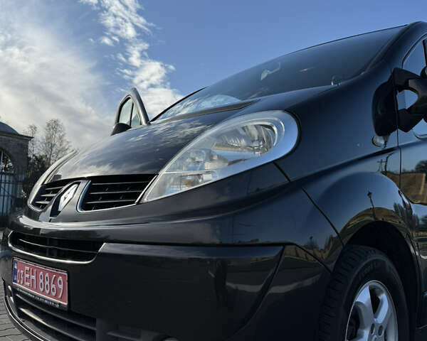 Черный Рено Трафик, объемом двигателя 2.5 л и пробегом 216 тыс. км за 16900 $, фото 16 на Automoto.ua