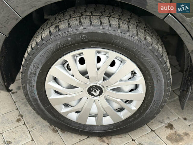 Черный Рено Трафик, объемом двигателя 2.5 л и пробегом 256 тыс. км за 14500 $, фото 9 на Automoto.ua