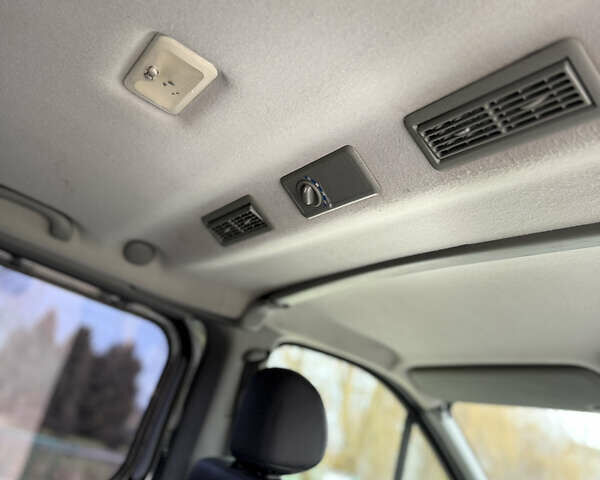 Черный Рено Трафик, объемом двигателя 2.5 л и пробегом 256 тыс. км за 14500 $, фото 21 на Automoto.ua